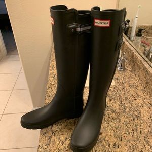 Hunter black women’s rain boots size 9